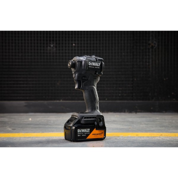 Фото - Шуруповерт DeWALT DCF86MM2T